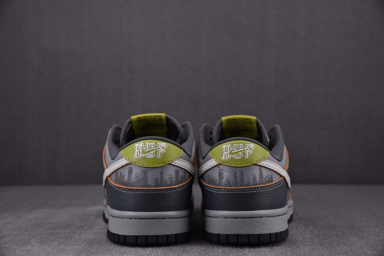 NIKE DUNK SB LOW “Friends and Family”