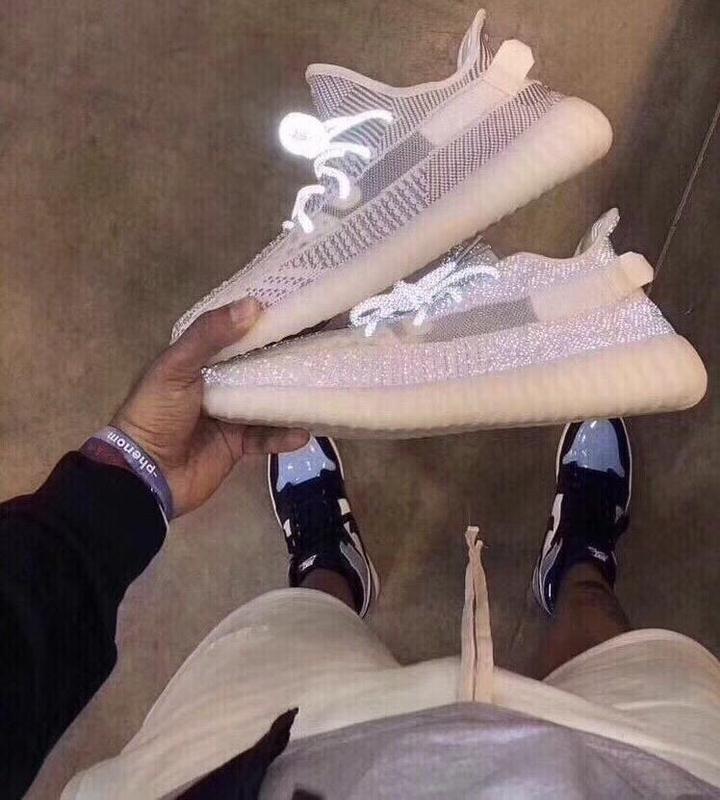 ADIDAS - YEEZY 350 LACETS RÉFLÉCHISSANTS,
Yeezy 350 V2 Réfléchissant,
Adidas Yeezy 350 Reflective Laces,
Yeezy 350 Lacets Réfléchissants